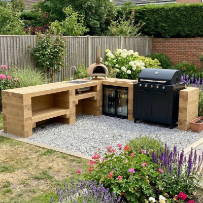 Houten buitenkeuken / 2,325 x 2,25 x 0,65 m