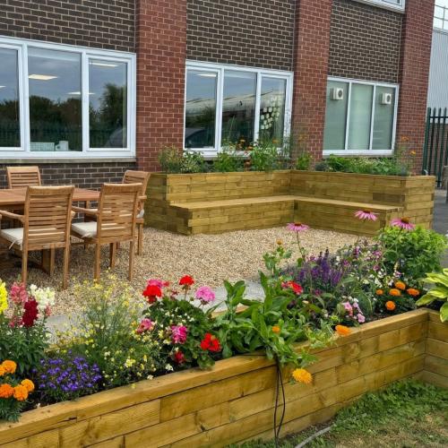 De L-vormige plantenbank van Twinings