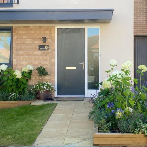 Ruths voortuin met verhoogde bakken