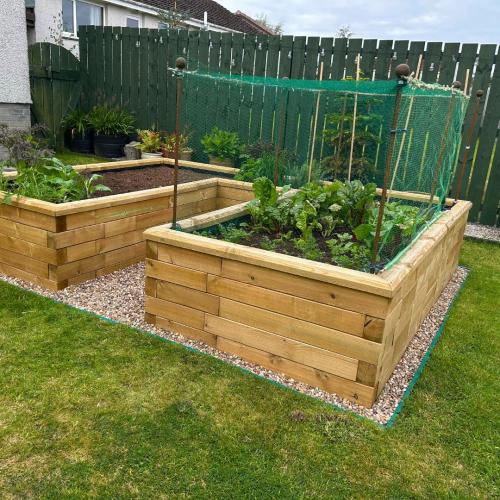 Colin en Alison's U-vormige verhoogde moestuinbak