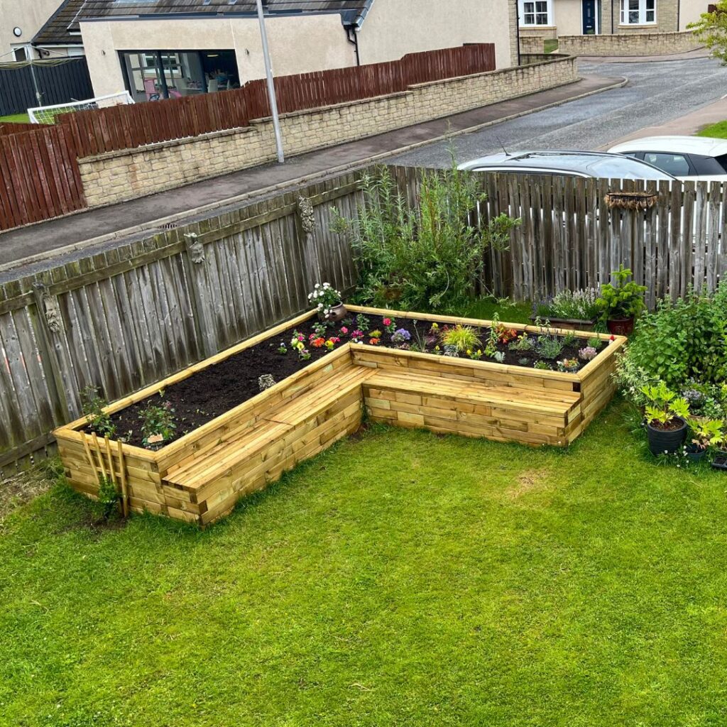 David’s L-vormige plantenbak met zitbanken